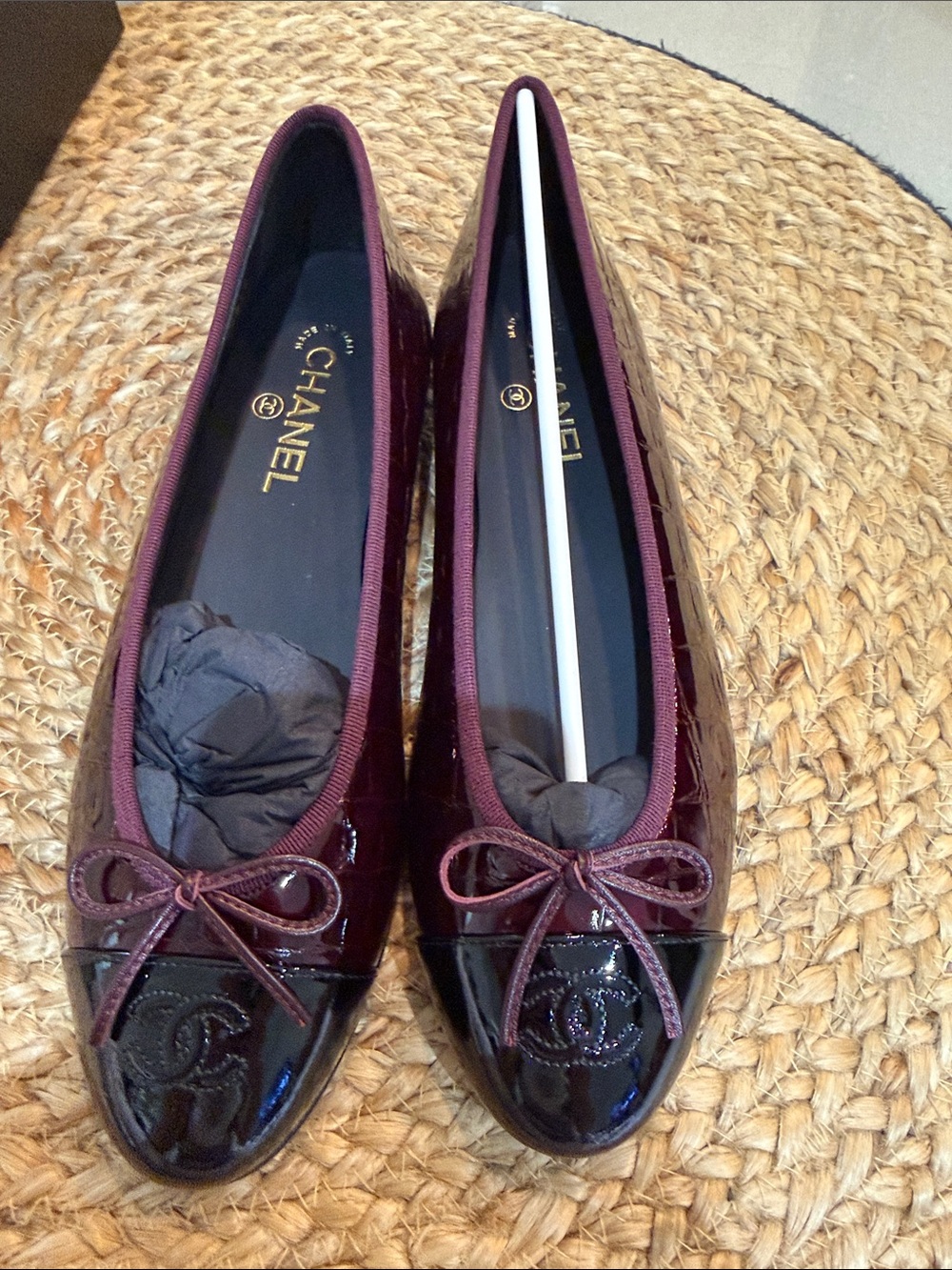 CHANEL 26A BURGUNDY CROC BALLET FLATS